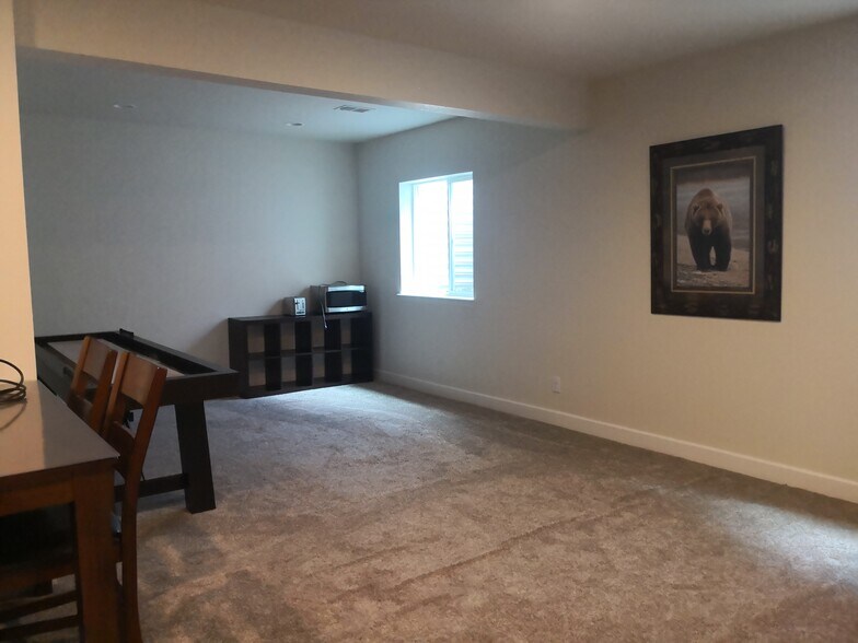 Building Photo - 12989 Ventana St