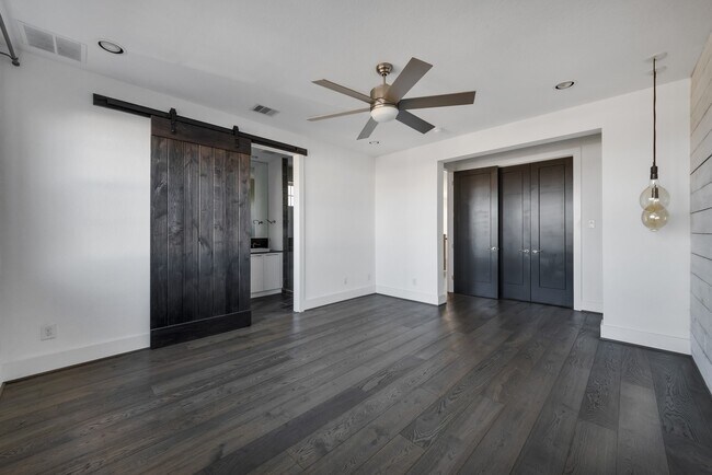 Building Photo - 9623 Towne Lake Pkwy