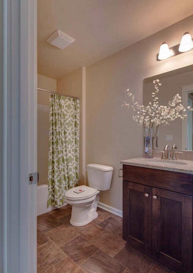 Building Photo - Stunning 3 Bed Home - Fenced Yard, Community Amenities & Pool!