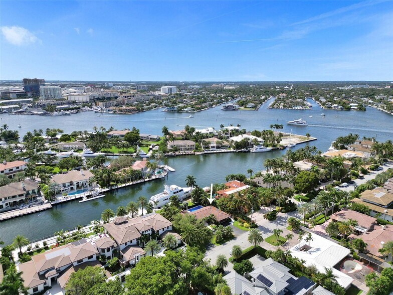 Building Photo - 2460 Del Lago Dr