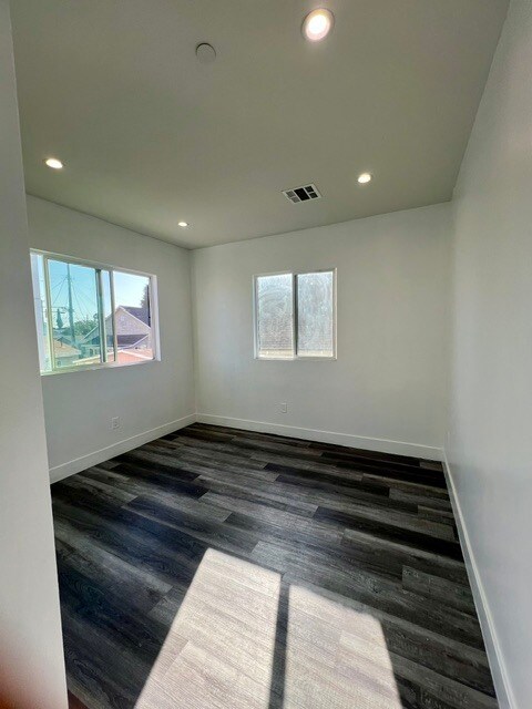Building Photo - 789 E 41st Pl