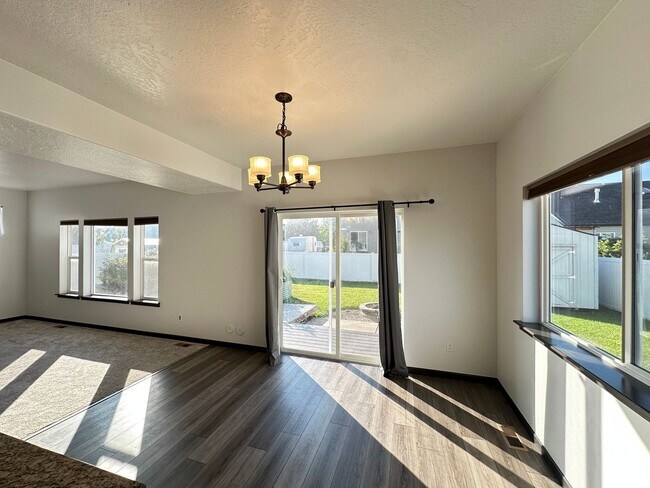 Building Photo - Fieldstone Home