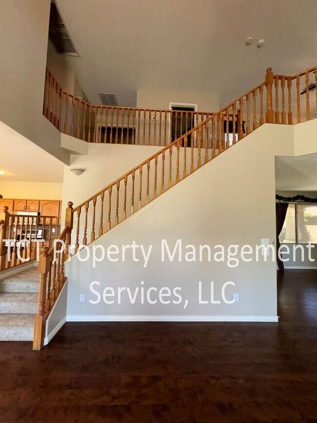 Building Photo - Beautiful 5 bedroom, 3 bath home in Chandler!