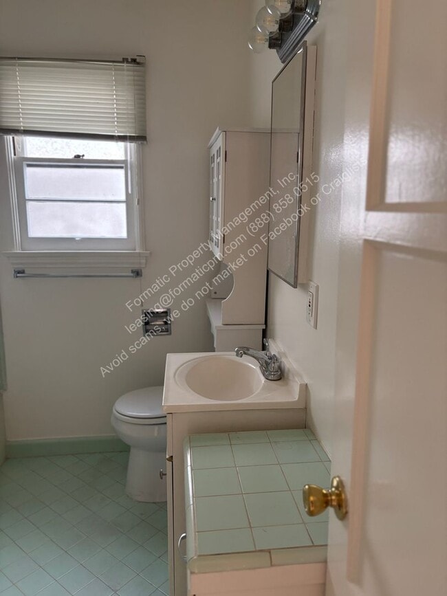 Building Photo - 930 N 1st St