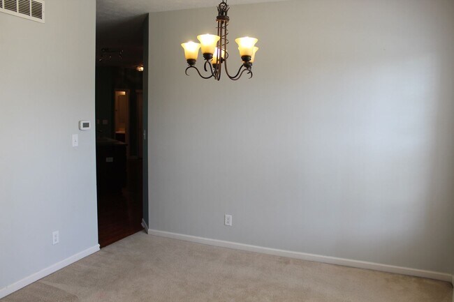 Building Photo - Spacious 5 Bedroom Home in Avon Schools!