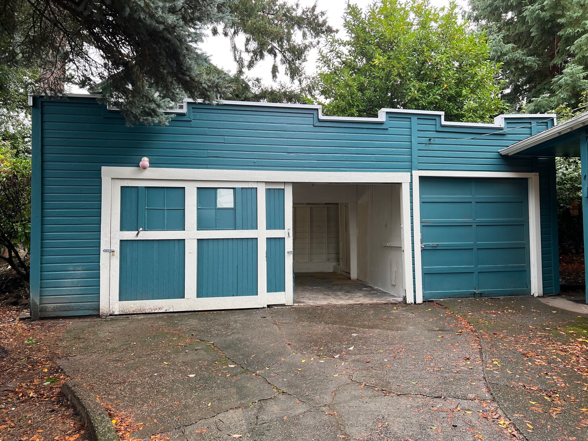 3 Garages/storage units w/power - 412 John Adams St