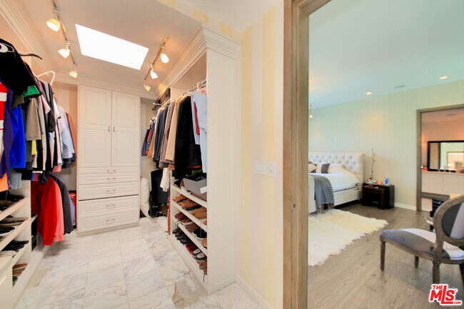 Building Photo - 3054 Elvido Dr