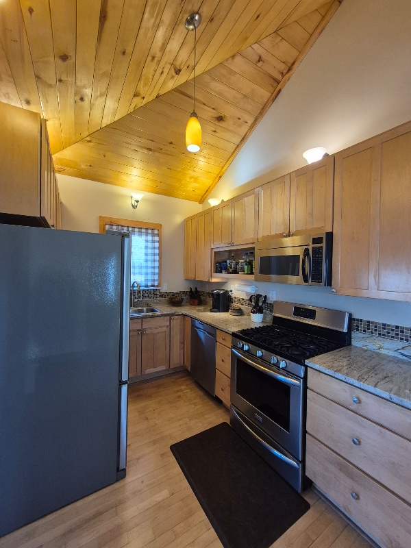 Building Photo - 211 S 6th Ave