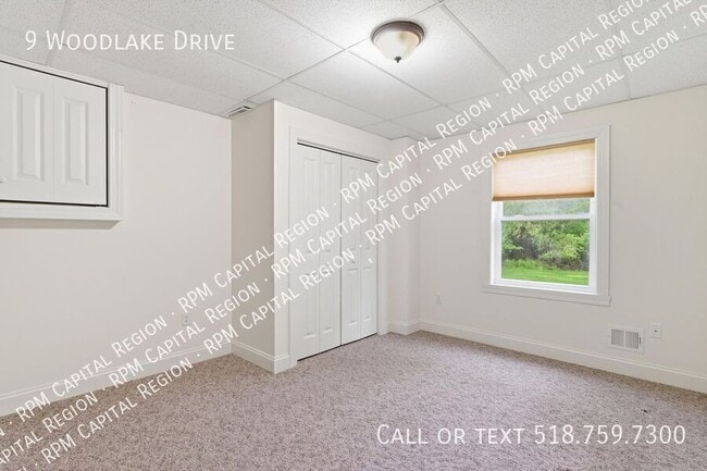 Building Photo - 9 Woodlake Dr