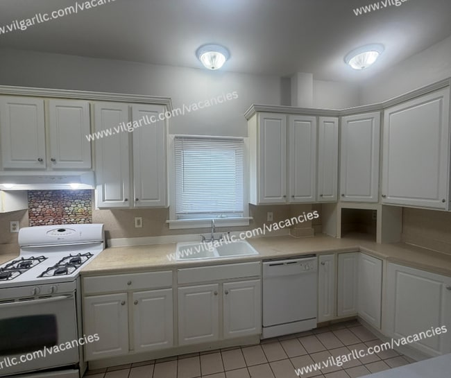 Building Photo - For Rent! 4 bedrooms , 2-full bath Home