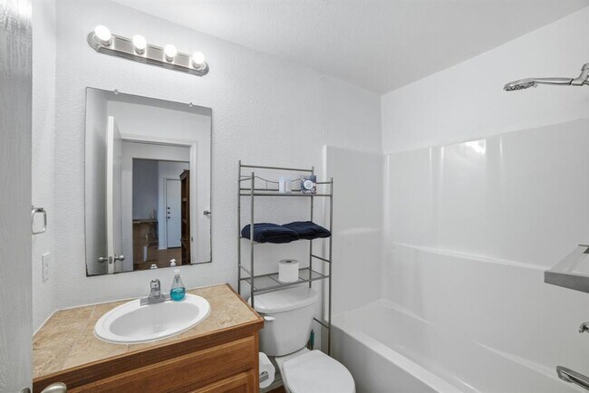 Building Photo - 411 Copper Ln