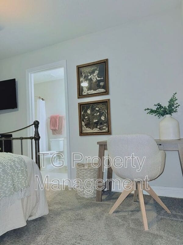 Building Photo - 13968 Molina Dr