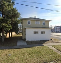 Building Photo - 127 Ash Ave