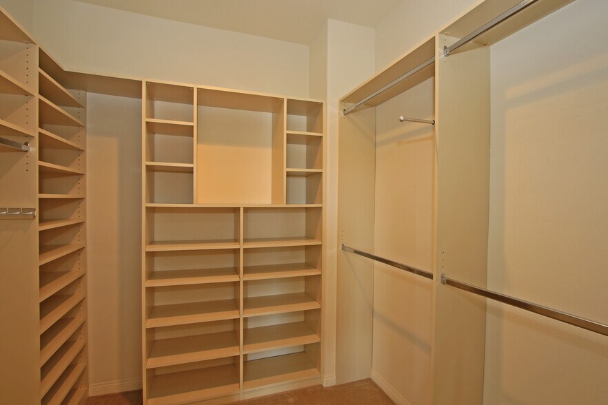 Primary Closet - 4153 Via Mattina
