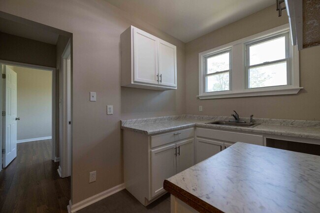 Building Photo - Modern Comfort, Classic Charm — Your Next Detroit Apartment Awaits