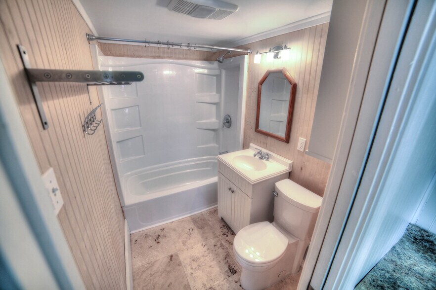 Building Photo - 2606 S Carrollton Ave