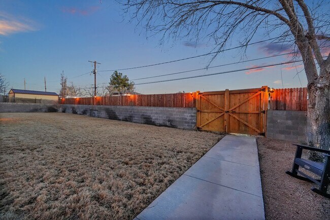 Building Photo - 715 Shell Ave