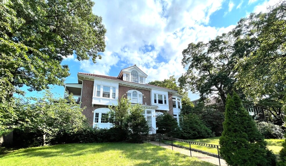 Building Photo - 1776 Commonwealth Ave