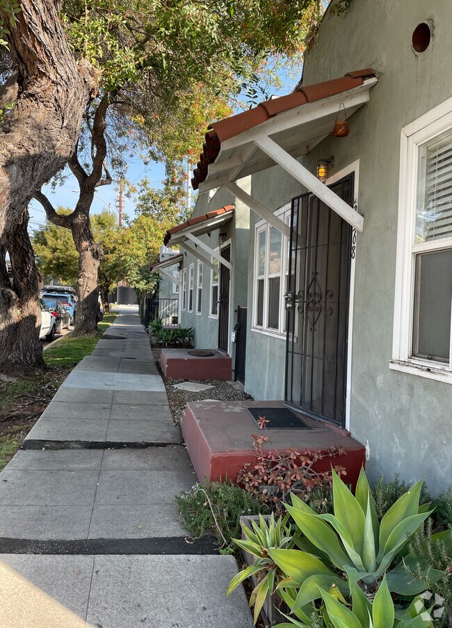 Building Photo - Casitas on Silverlake Blvd