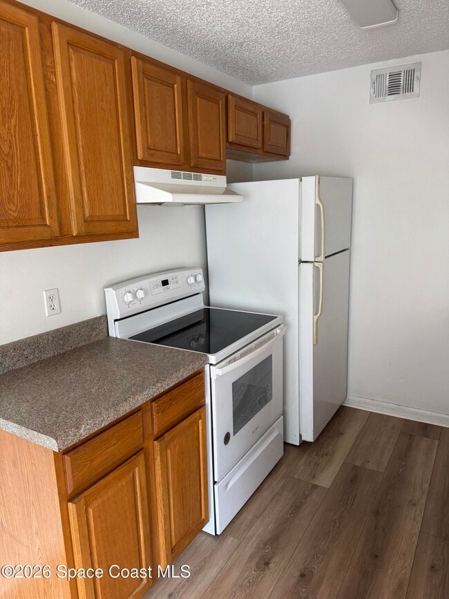 Building Photo - 421 Mercury Ave SE