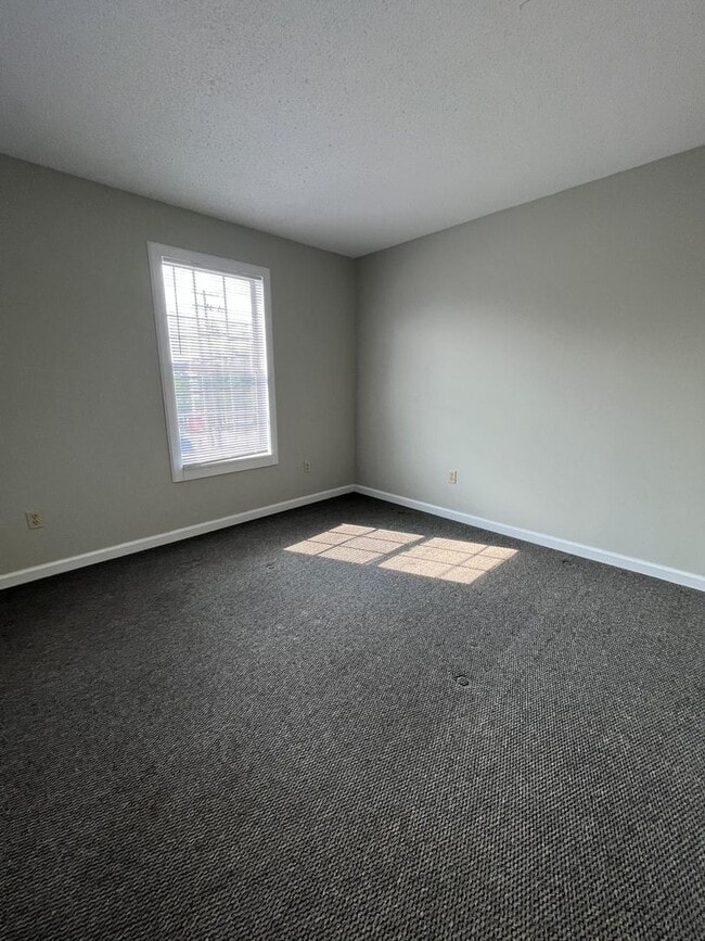 Building Photo - 3 bedroom, 1 bathroom unit in Wilmore- located on Asbury's campus!