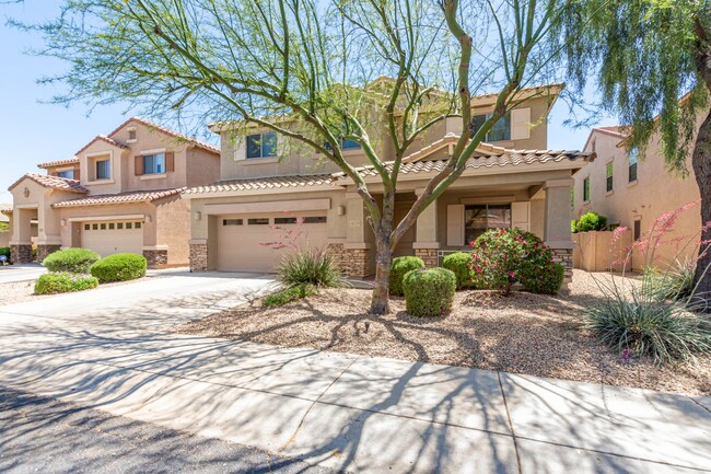 Building Photo - Beautiful Large 5 Bedroom Home In Desert R...