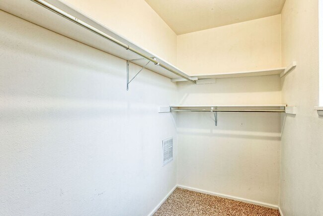 Building Photo - 836 Winchester Dr