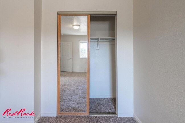 Building Photo - Enjoy Scenic Ivins Living – 3-Bed, 2-Bath ...
