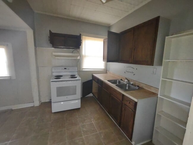 Building Photo - 2 Bedroom / 1 Bath Paducah