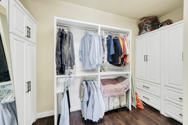 Building Photo - 34 Langstone Place