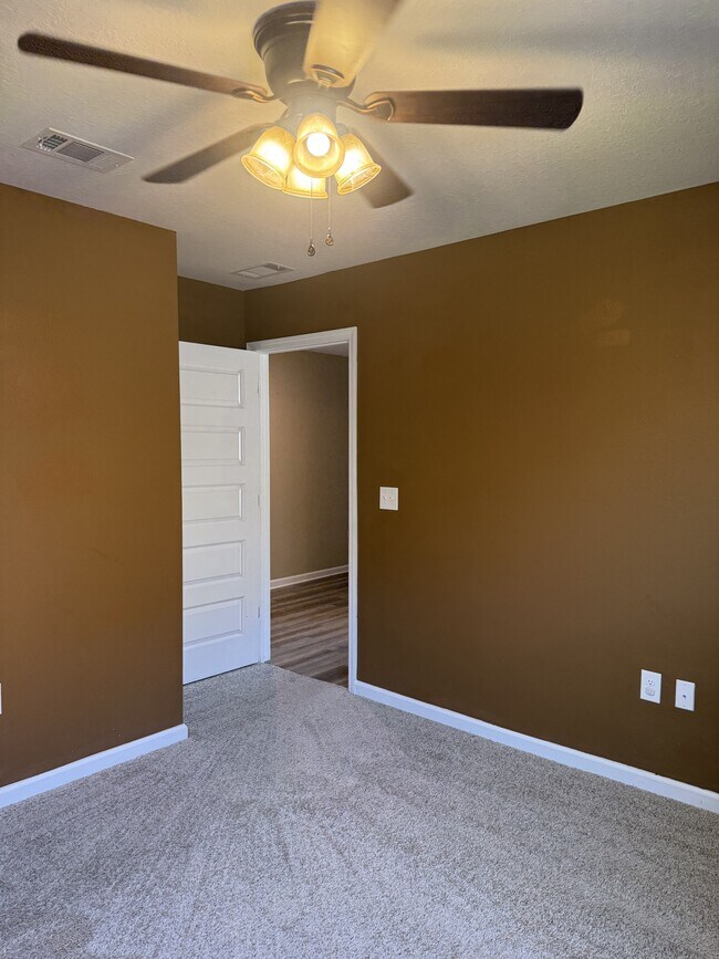 Building Photo - 5462 Peach Dr