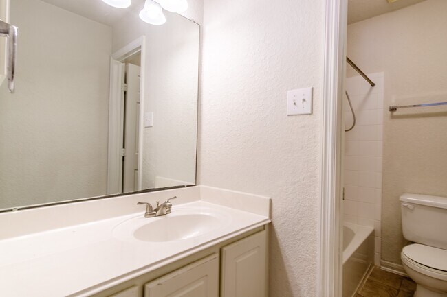 Building Photo - 2918 Five Oaks Dr