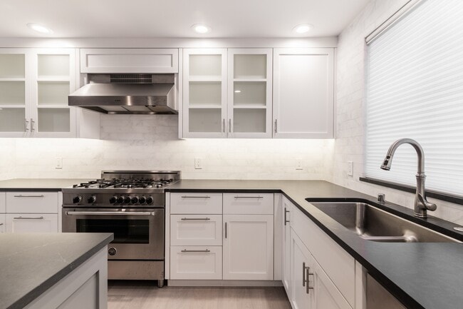 Building Photo - One-Of-A-Kind, Completely Remodeled 2 Bed ...