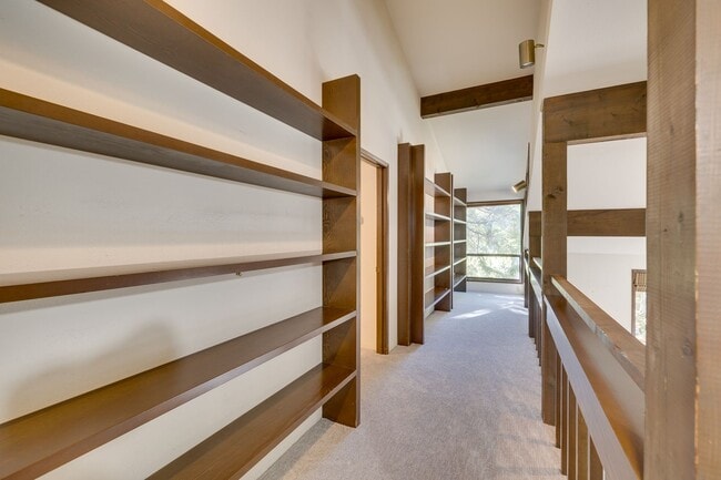 Building Photo - Mid Century Charming Bothell Retreat on 10...