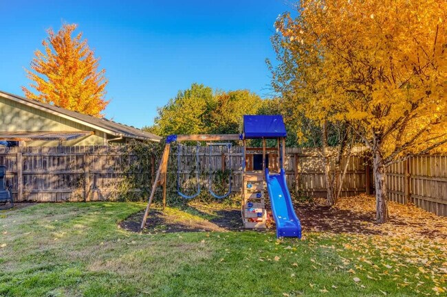 Building Photo - 353 Brightwood Ct