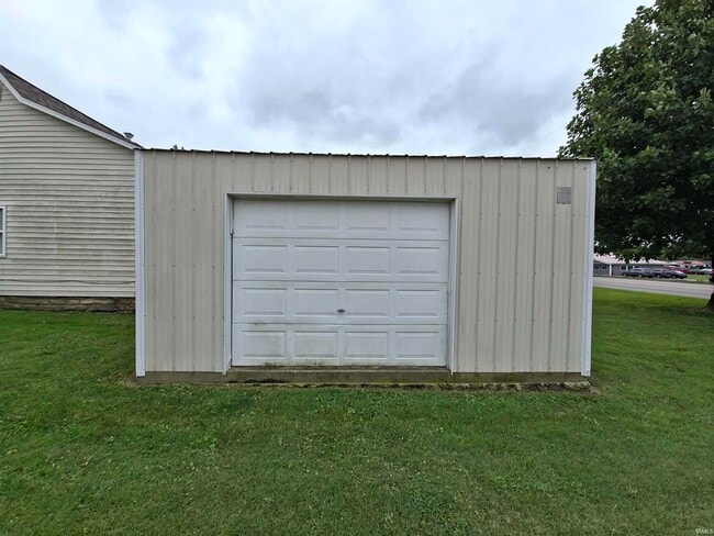 Building Photo - 108 S Oak St