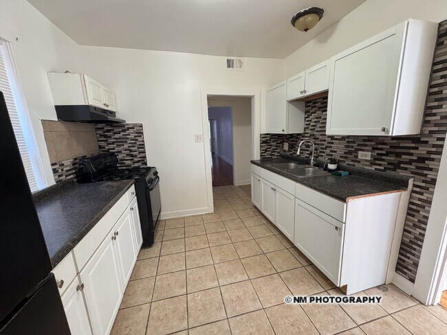 Building Photo - 7741 S Yates Blvd