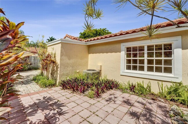 Building Photo - 1361 Springside Dr