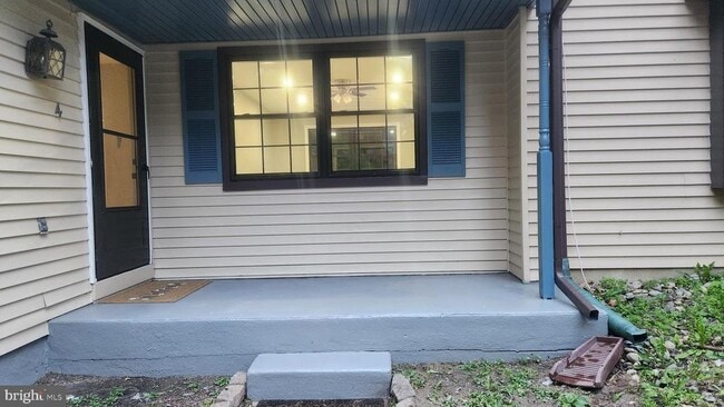 Building Photo - 4 Meadowside Ct