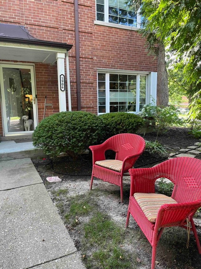 Front of Townhouse - 1906 Linden Ave