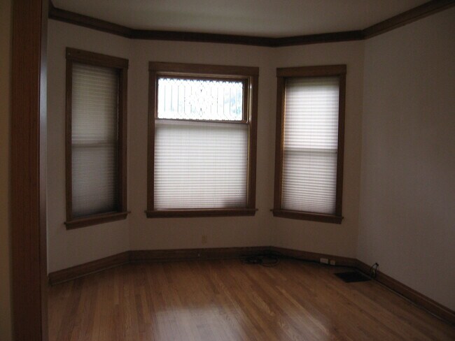 Building Photo - 3916 N Kildare Ave