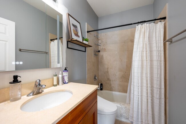 Building Photo - 4662 N Winthrop Ave