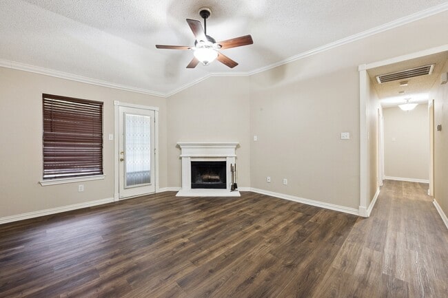 Building Photo - 2902 Hollis Dr