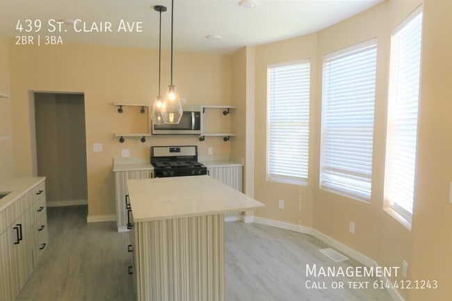 Primary Photo - 439 St Clair Ave