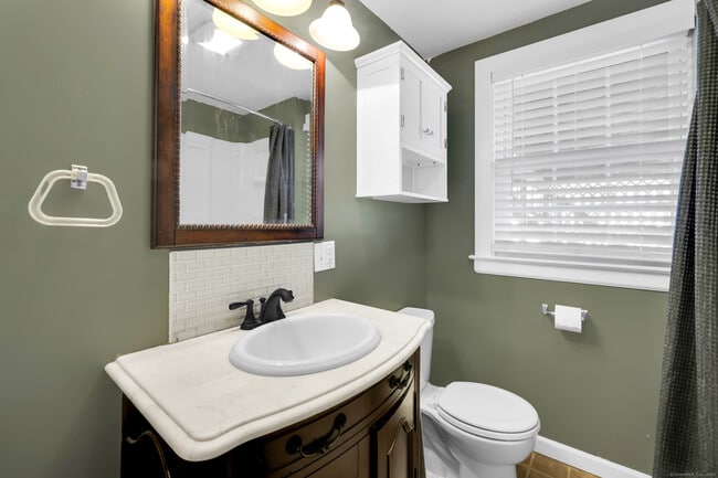 Building Photo - 945 Glastonbury Turnpike