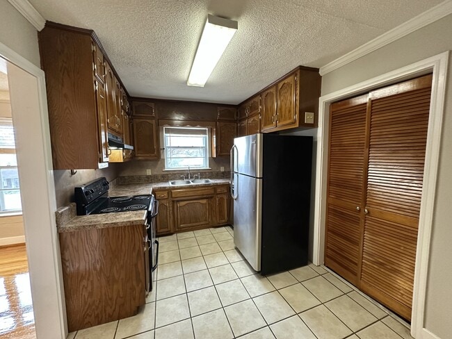 Building Photo - 637 Blanton Ln