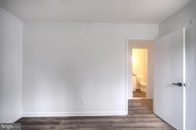 Building Photo - 49 Brambling Ln