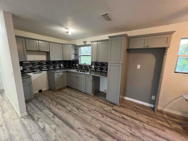 Building Photo - 28285 Tristan Dr