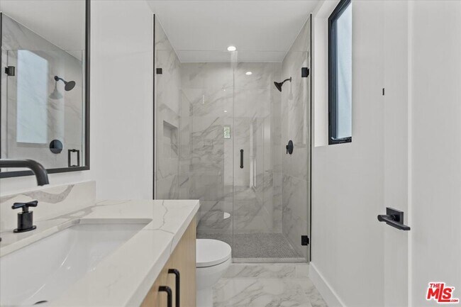 Building Photo - 4825 Satsuma Ave