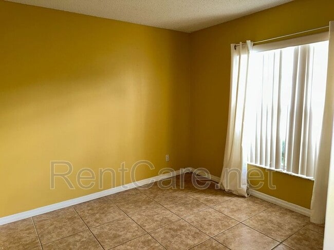 Building Photo - 1361 Lucaya Cir
